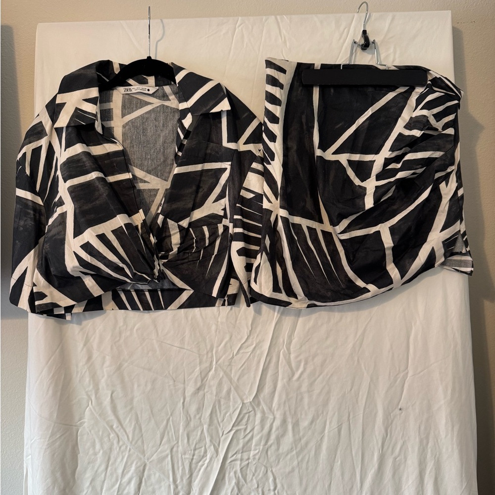 Zara 2 Piece Crop Top & Draped Printed
Skirt